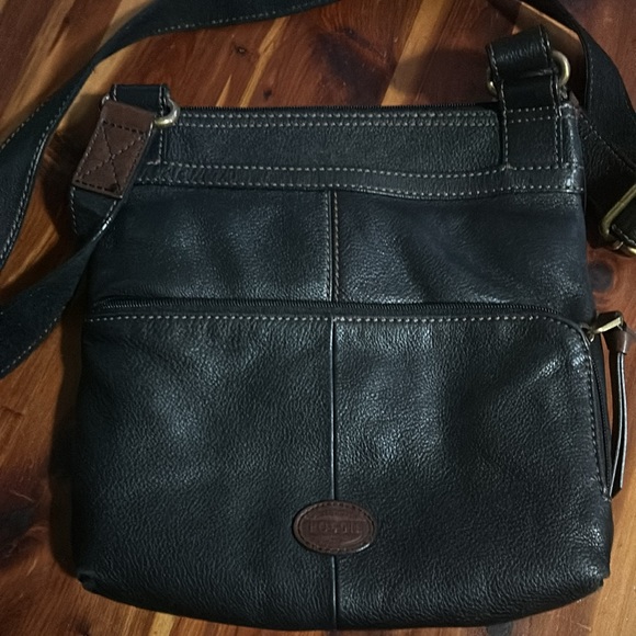 Fossil Leather Crossbody Bag. - Picture 4 of 10